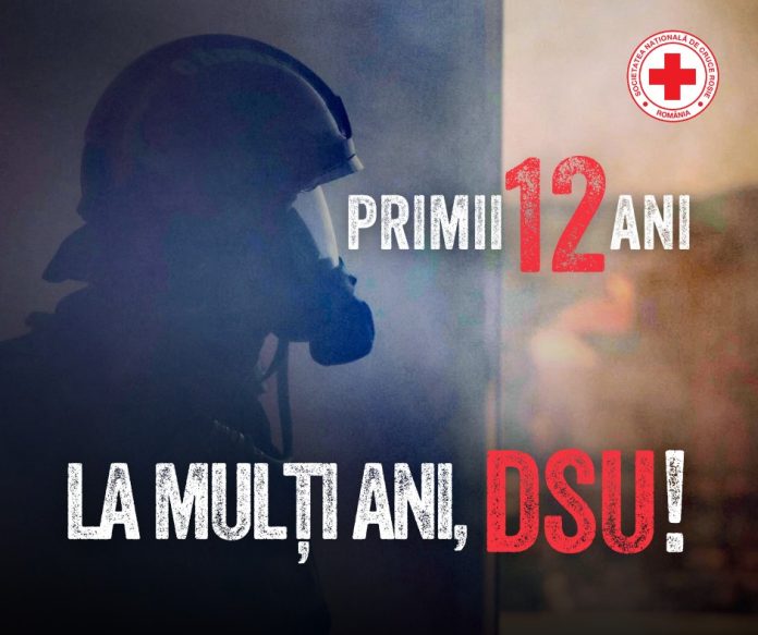 Reprezentanți Crucea Roșie Sibiu și ISU la o ceremonie de apreciere