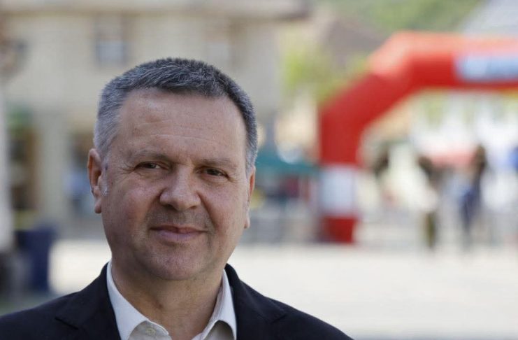 Știri din Sibiu, actualitate locală și ultimele noutăți din județ „Activiștii de mediu” devin violenți: Primarul Rășinariului, amenințat înaintea referendumului privind cariera de la Valea Dobra. Bogdan Bucur a depus plângere penală
