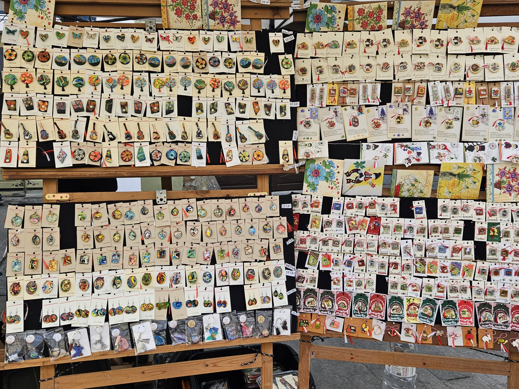 Expoziție de martisoare pentru primăvară, produse de sezon pe domeniul public Sibiu