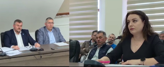 Ședința Consiliului Local Cisnădie în timpul incidentului care a necesitat intervenția Poliției Locale