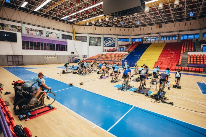 Eveniment pentru cicliști în Sibiu cu participanți de toate vârstele pregătiți de pedalat