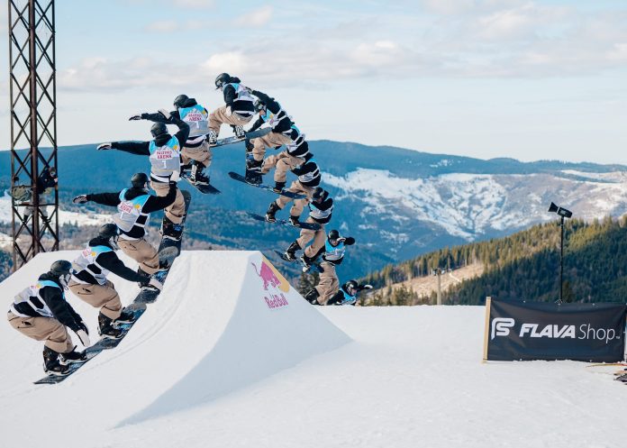 Vedere panoramică asupra pârtiilor și arenă de la Păltiniș, gazda Arena Freestyle Open