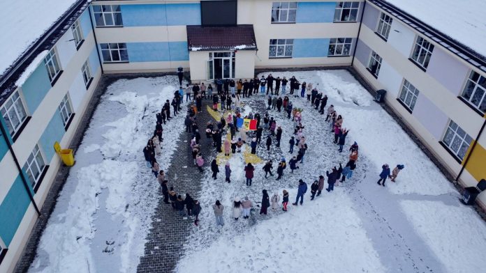 Elevi din Liceul Tehnologic Nicolae Teclu la sărbătorile pentru Unirea Principatelor Române