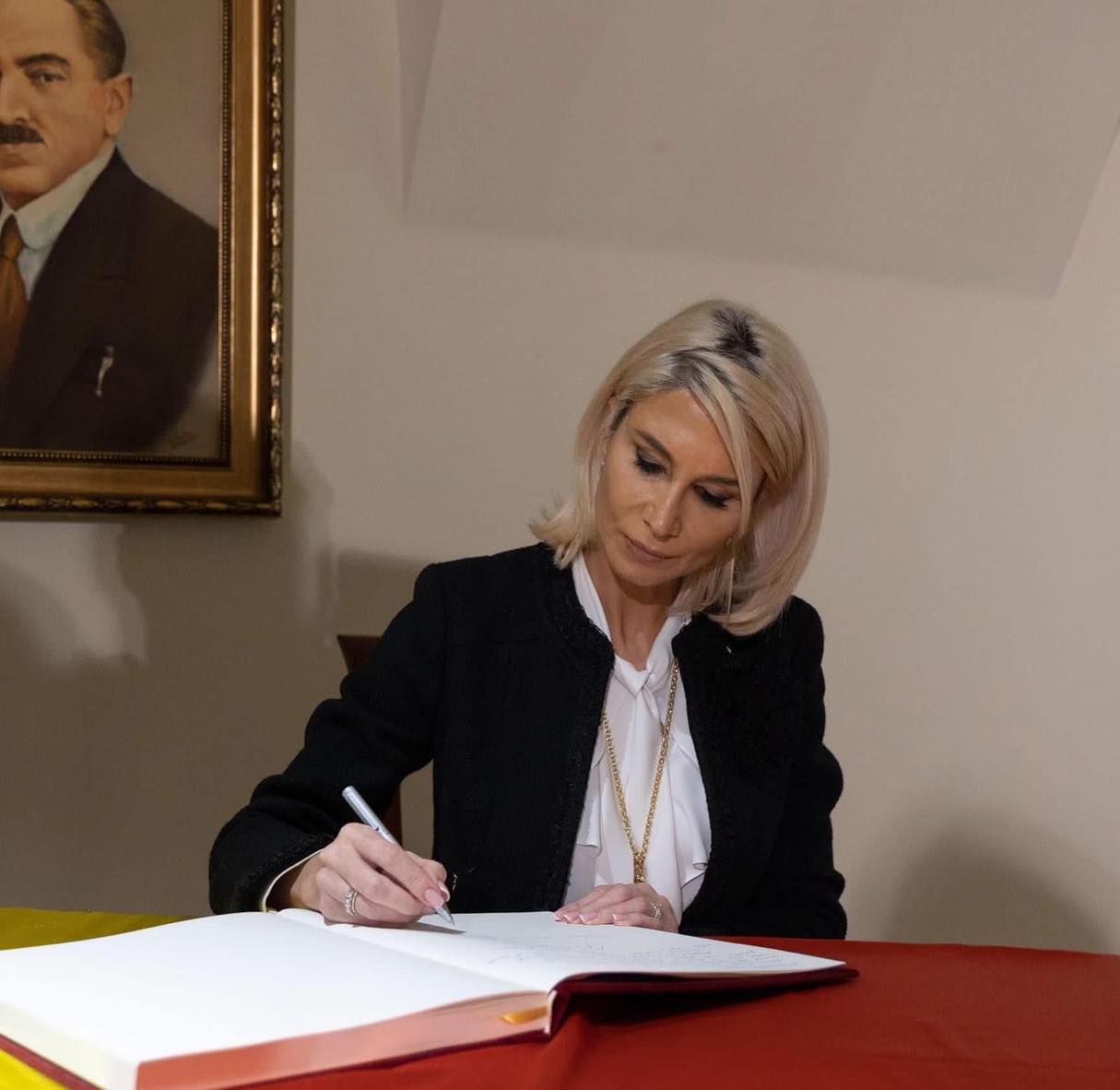 Raluca Turcan deține un tezaur de cadouri primite de la colegii olandezi
