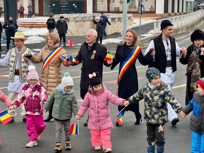 Consiliul Județean Sibiu sărbătorește Ziua Unirii Principatelor Române cu spectacol tradițional
