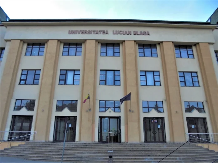 Studenți la medicină ULBS în timpul unei activități practice, parte din parteneriatul de finanțare