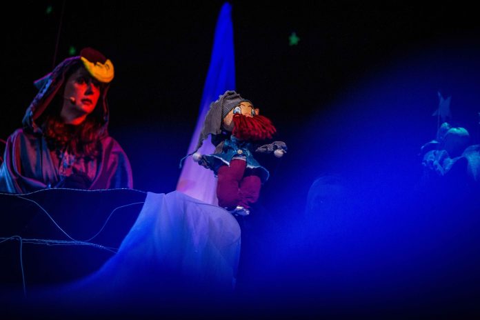 Castelul Zânei Nopții, o scenă captivantă din spectacolul în limba germană de la Teatrul Gong