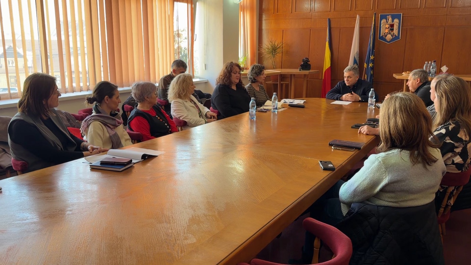 Ședință de lucru la Primăria Mediaș dedicată găsirii de soluții pentru facilitățile fiscale pentru dizabilități