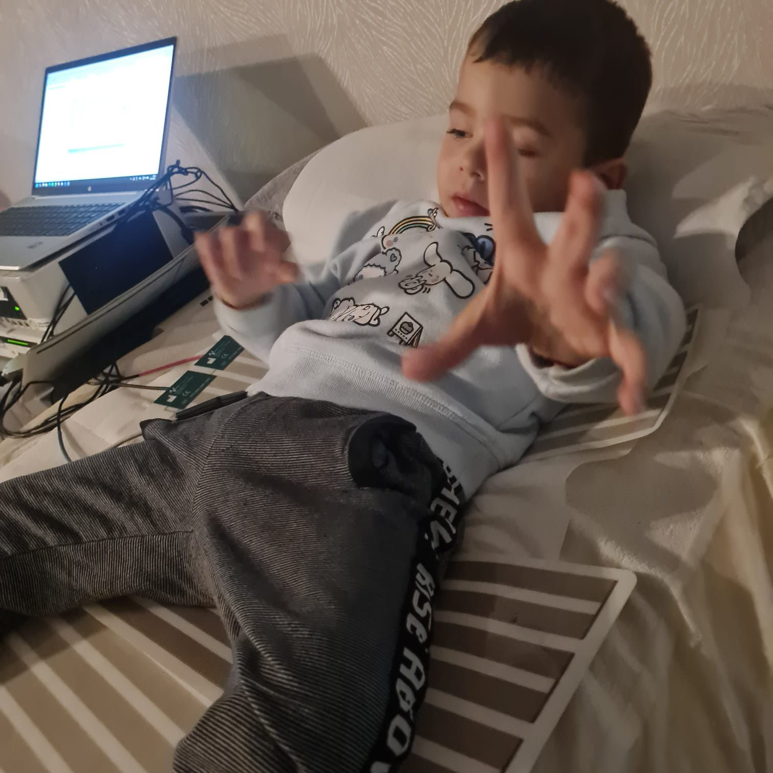Costinel Zuleam este escortat de polițiști în legătura cu afacerea Adrian Kreiner