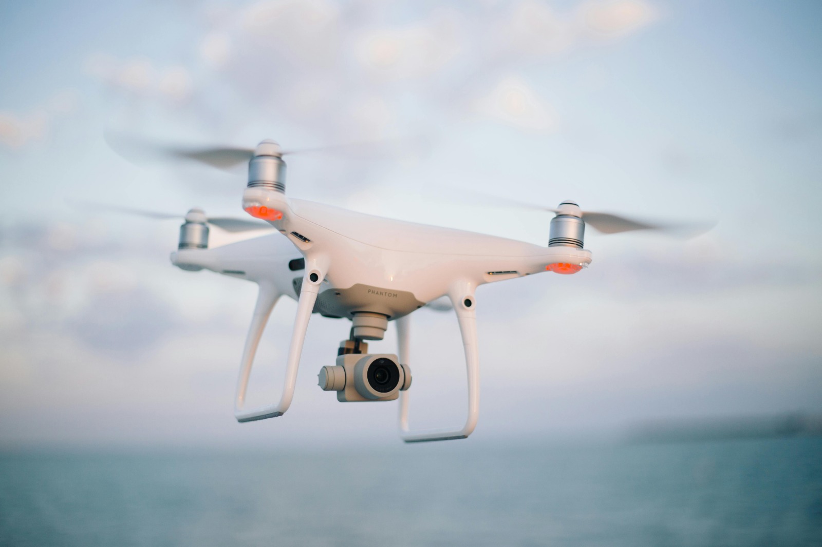 Sistemul anti-dronă MEROPS, nou introdus în apărarea aeriană românească, în timpul unei prezentări.