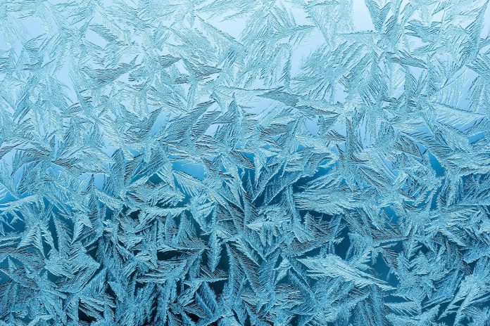 Polei și gheață pe crengi după ger puternic, Cod Galben Sibiu pentru temperaturi extreme