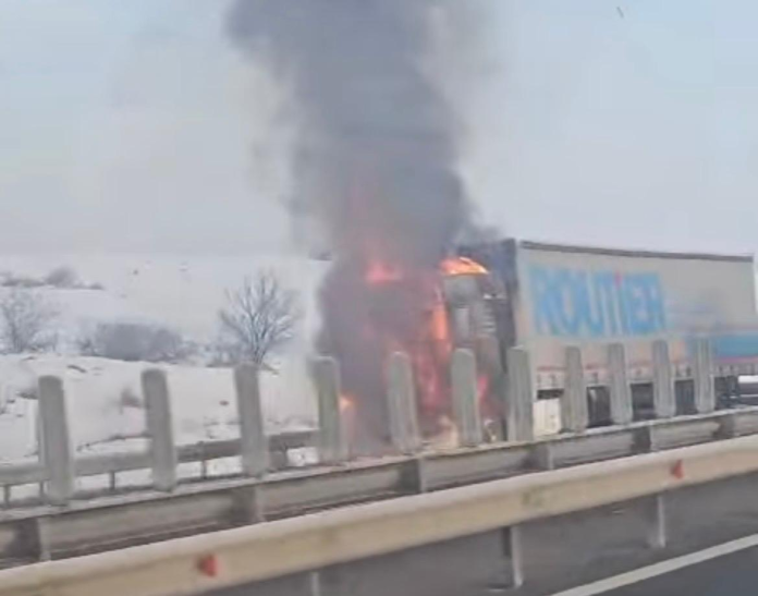 Panouri pe A1 avertizează șoferii de pericolul de incendiu
