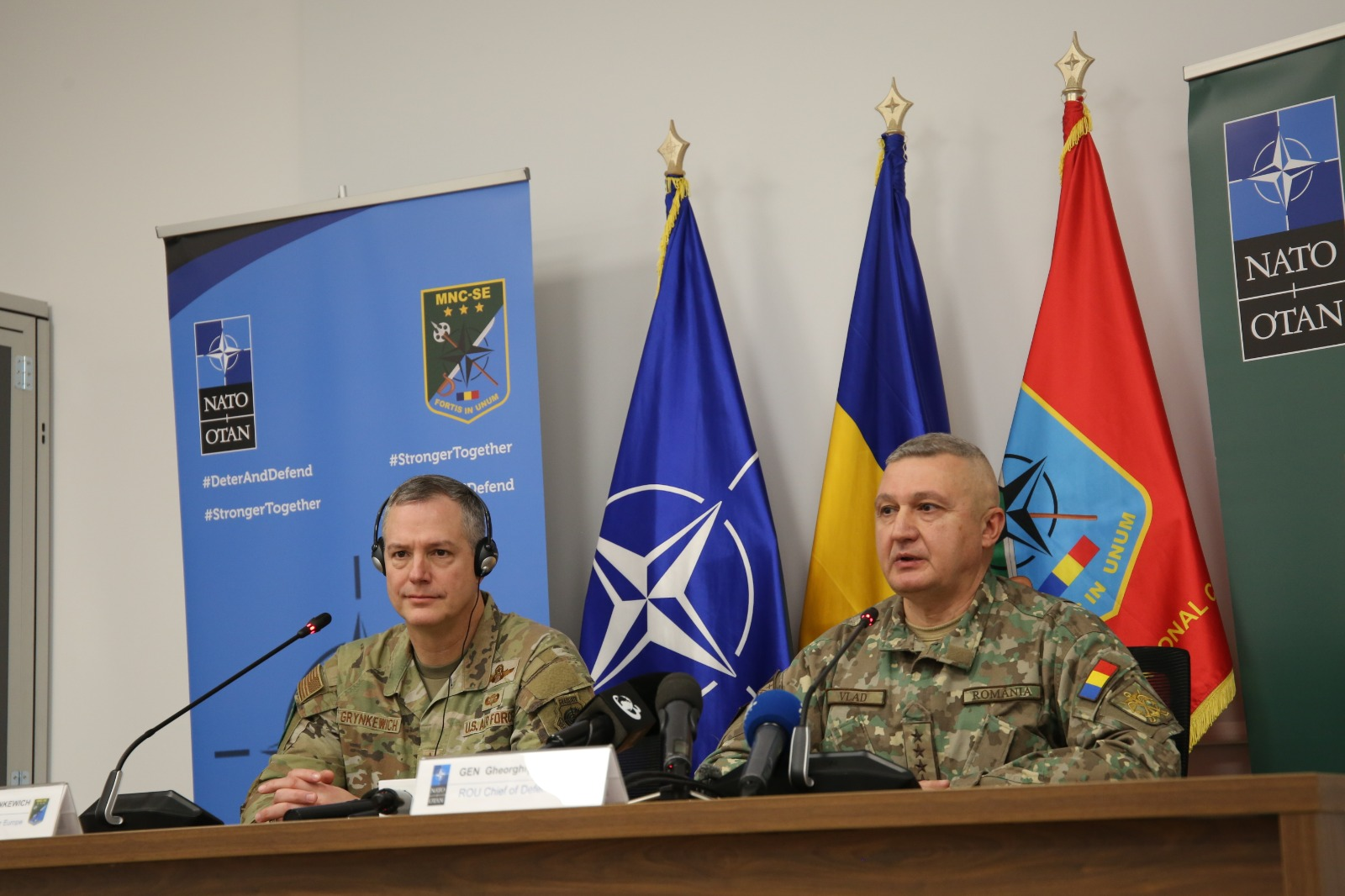 Șeful Apărării Române și SACEUR la sediul MNC-SE, discutând pregătirea NATO pentru apărarea teritoriului aliat.