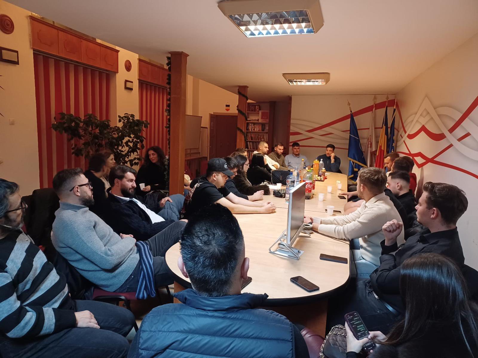 Giubega Florian în discuție cu tineri din comunitatea sibiană