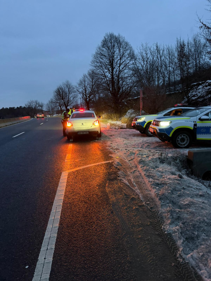 Acțiune RELEU Sibiu: mașini oprite de poliști pe DN7 pentru control rutier
