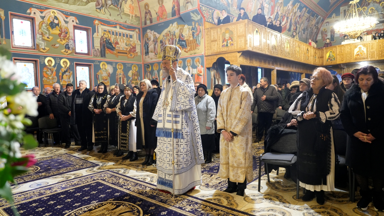 Arhiereu binecuvântează comunitatea Bisericii Sfântul Pantelimon și Sfântul Andrei Șaguna din Sibiu