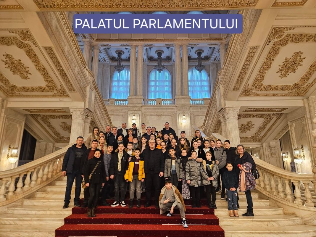 546 Primarul Nicolae Cocoș la birou, prezentând planurile de investiții majore pentru Boița 2025