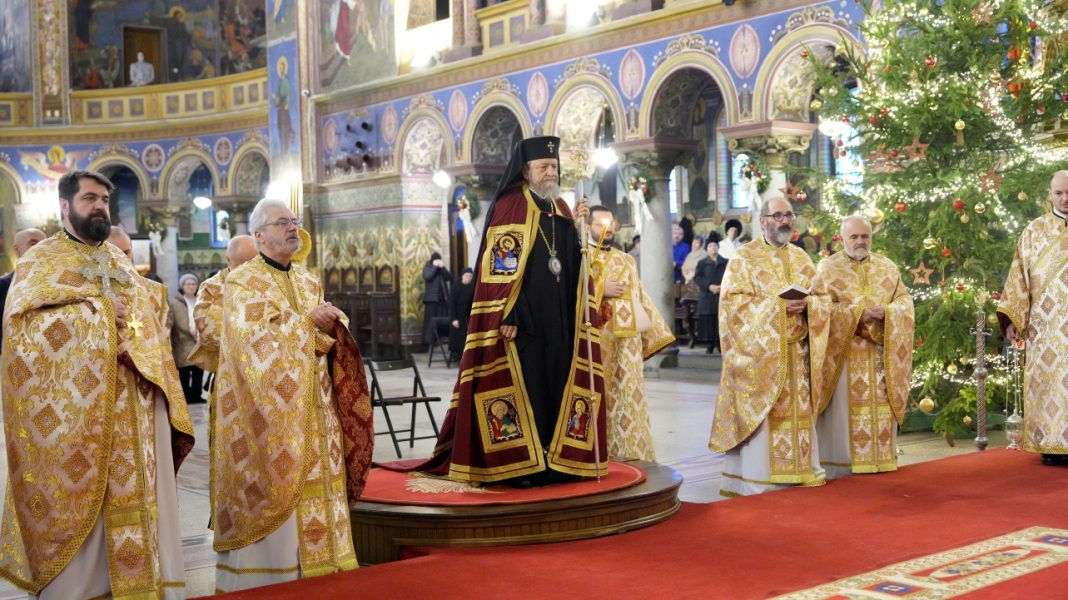 sf.-vasile_sibiu-2 Veșminte sacerdotale aurii în timpul slujbei de Anul Nou