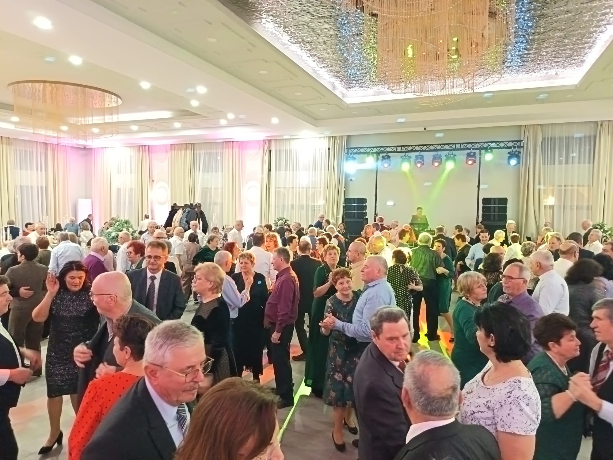 Primarul Roman în discuție cu cetățeni seniori despre proiecte comunitare în Mediaș