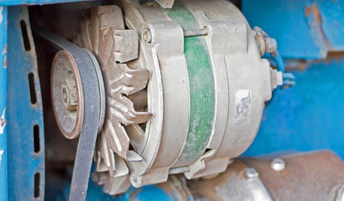 Alternator de tractor uzat sau defect, o posibilă cauză a problemelor electrice
