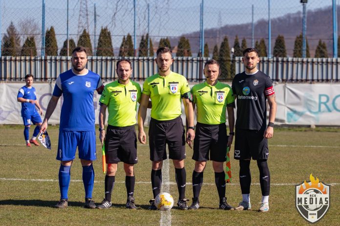 ACS Mediaș sărbătorește un gol sau victoria în Liga 3 după un meci decisiv.