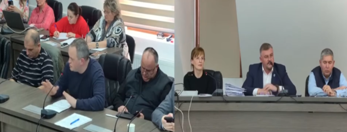 Primarul Cisnădie discută proiectul de containere subterane în fața consilierilor locali