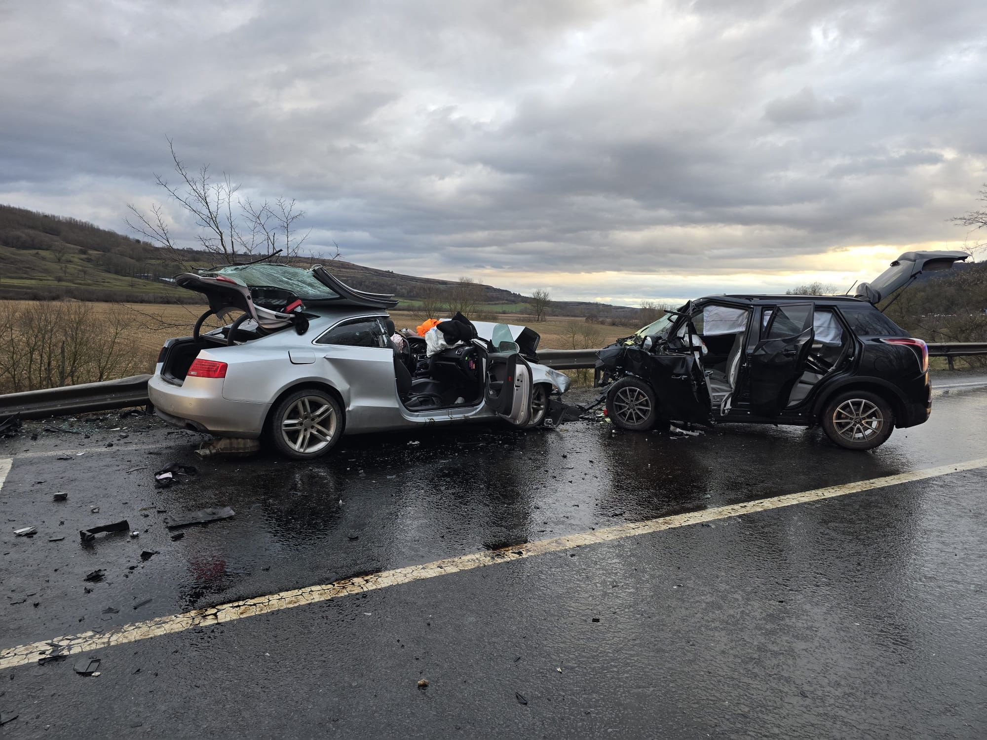 Panouri de deviere a traficului după accidentul de pe DN 14