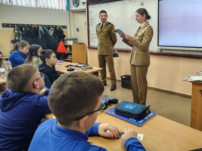 Discuție între organizatorii de la Biblioteca ASTRA și reprezentanții Academiei Militare Sibiu