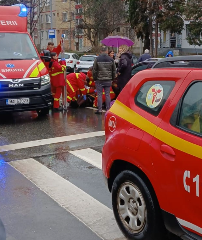 Intervenția serviciilor de urgență la fața locului după accidentul rutier din Sibiu