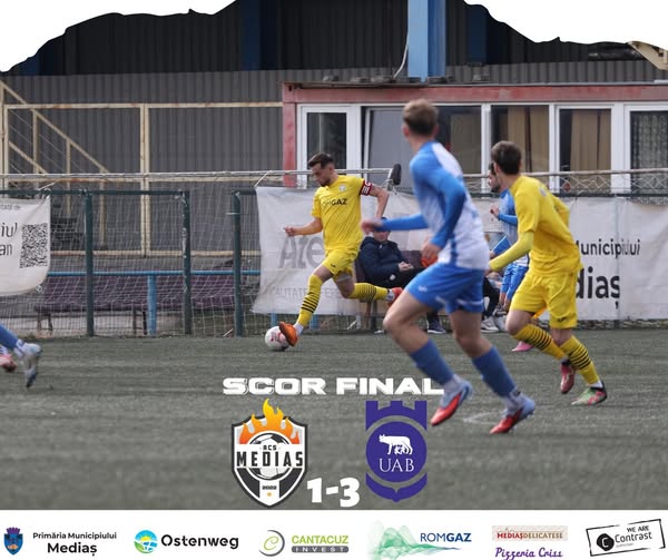 medias ACS Mediaș în timpul unui meci amical de fotbal