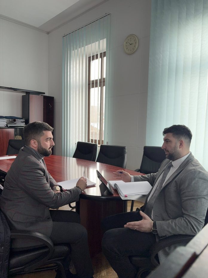 Traian Stoiță și Florian Giubega la o discuție despre proiecte culturale pentru tineri