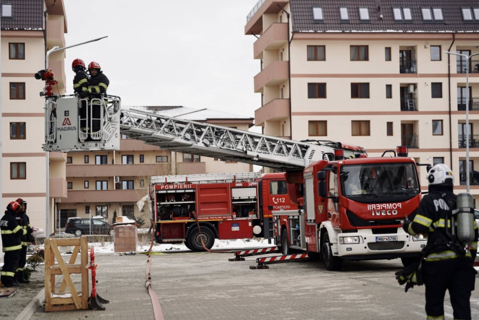 Echipaj ISU Sibiu la lucru în timpul exercițiului de intervenție pe Calea Șurii Mici