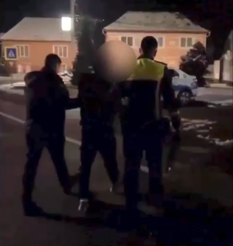 image Tânăr reținut după incidentul violent din Hoghilag, însoțit de poliție