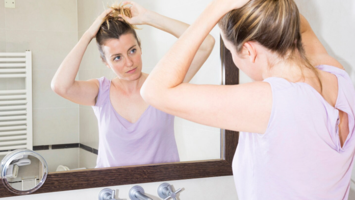 Părul gras și lipicios care revine rapid după spălare, necesitând îngrijire specială