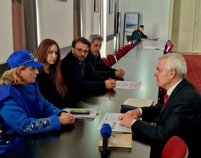 491 Prefectul Sibiului și reprezentanții ULBS în dezbatere după protestul profesorilor