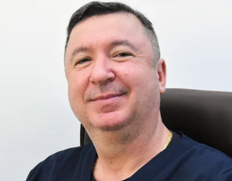 image Avocatul medicului Remus Maxim iese de la tribunal după decizia de arest la domiciliu