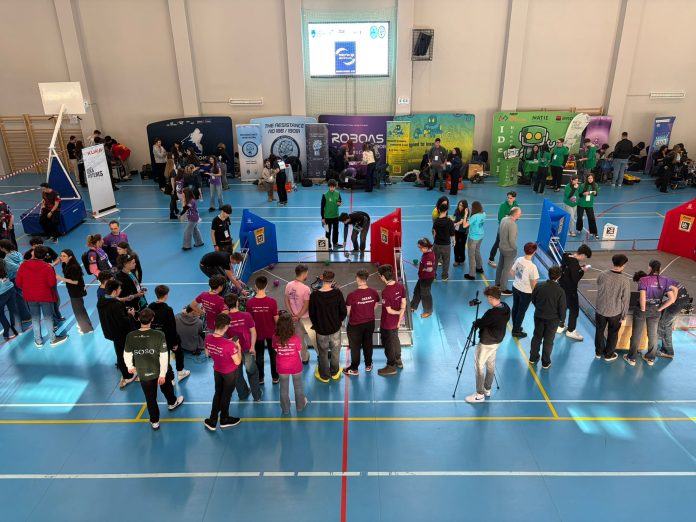 Prezentarea oficială a echipei înainte de startul competiției Signal of Love