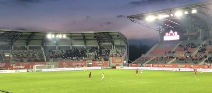 FC Hermannstadt și CFR Cluj în acțiune pe stadionul din Sibiu, în meciul din Superliga României.