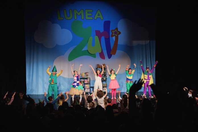 Poster sau scenă din spectacolul de succes „Promisiunea Zurli”, înainte de noul turneu I Love Mami.