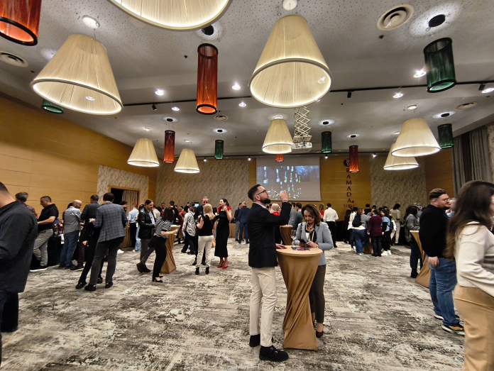 Sticle de vin premium expuse pentru degustare la Wine Festival Sibiu