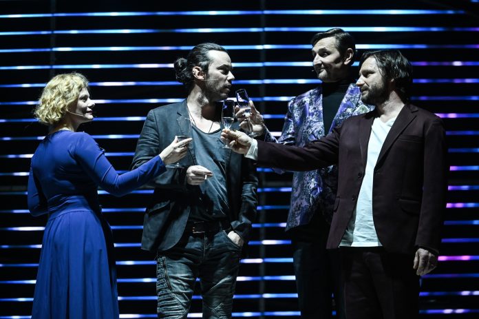 Scenă din spectacolul Hedda Gabler pe Scena Digitală a Teatrului Național