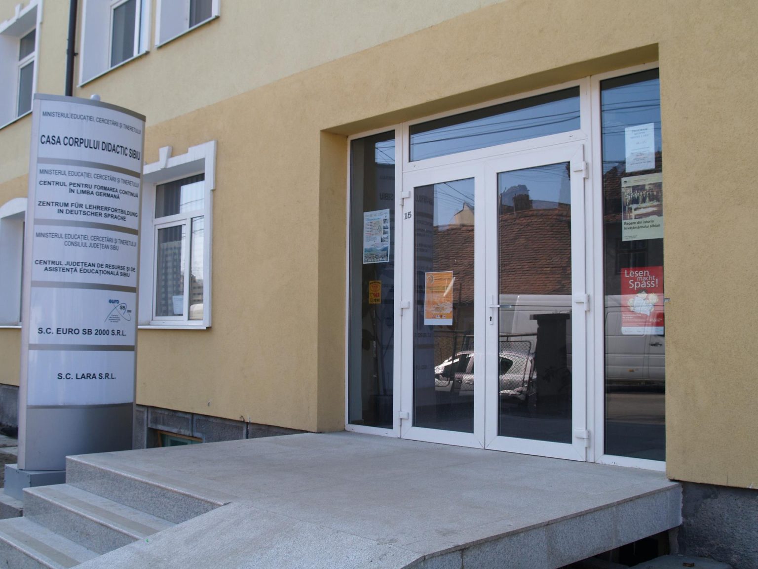Clădirea CCD Sibiu, în centrul unor controverse privind transparența concursurilor anulate.
