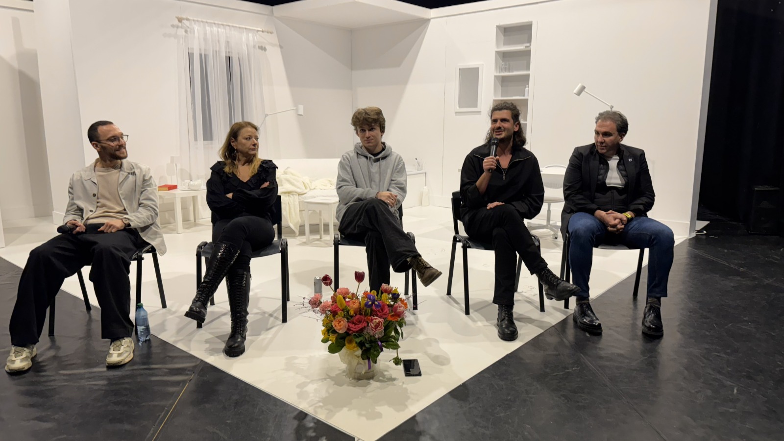 Discuții cu publicul despre sănătate mintală și teatru după un spectacol