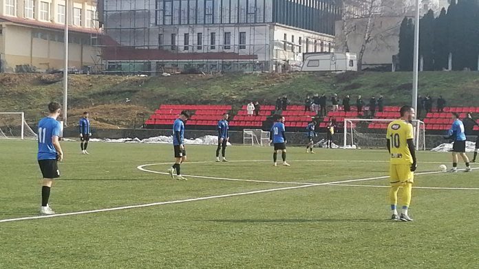 Lotul echipei Inter Sibiu înainte de startul unui meci de fotbal