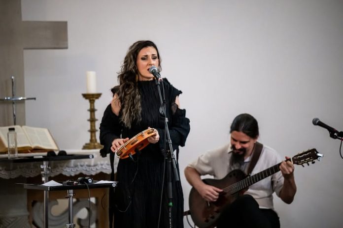 Mara Halunga în spectacolul „Briza din Est” pe Scena Digitală a Teatrului Național Radiofonic