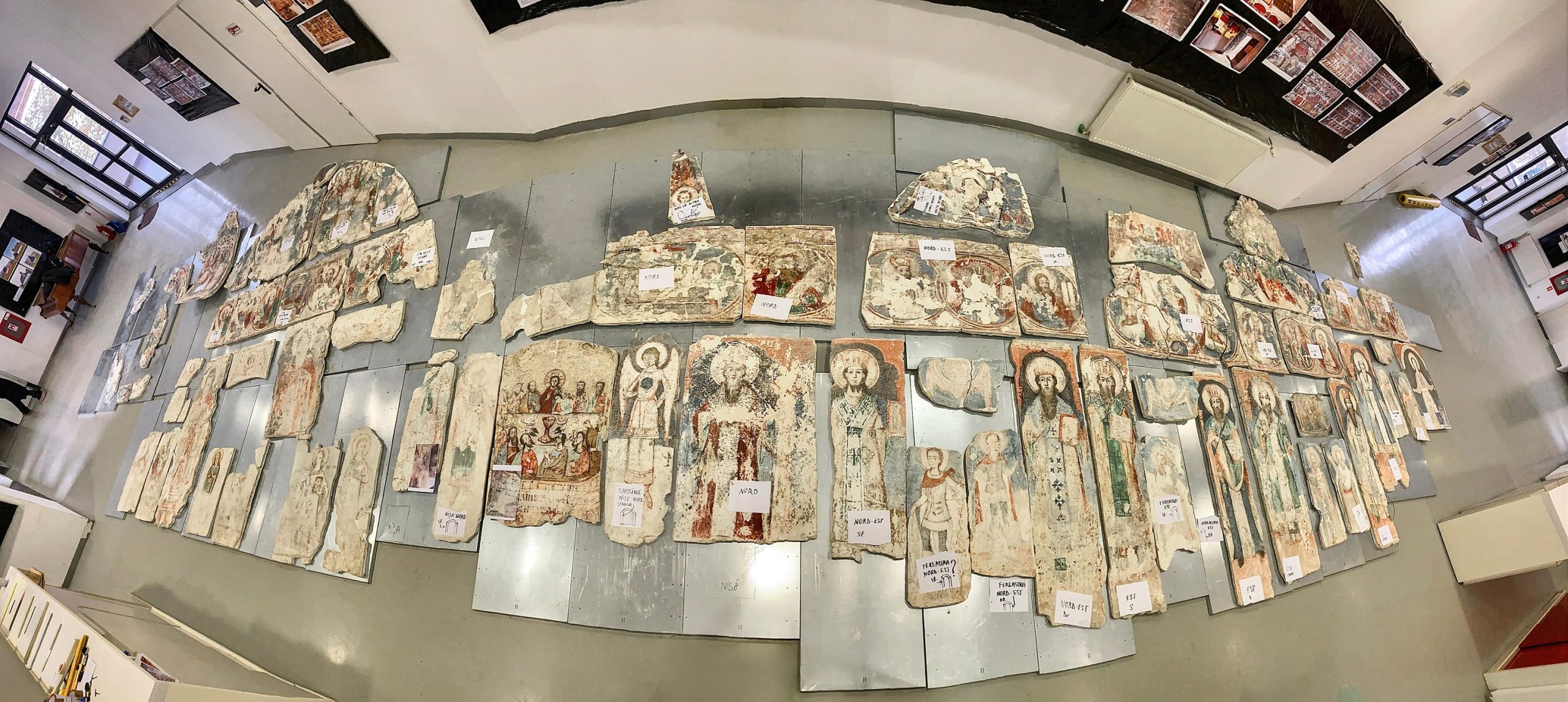 Scene biblice restaurate din pictura murala istorica a Bisericii Vinta