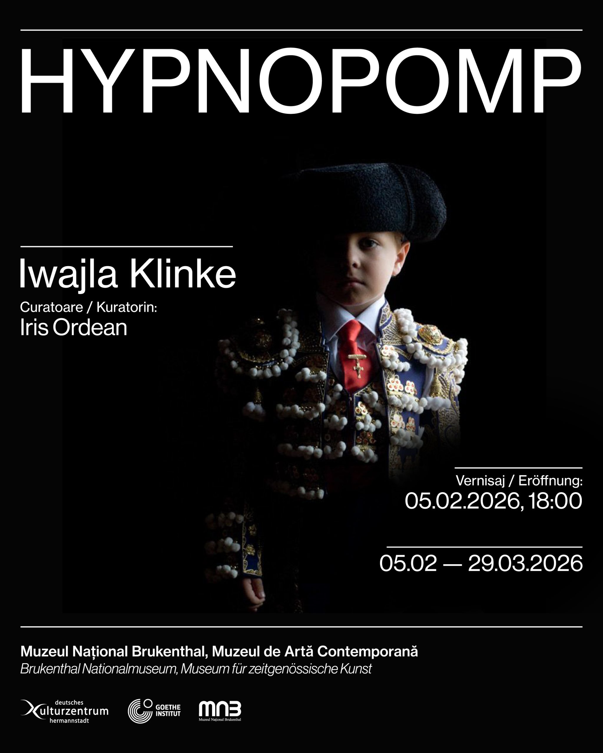 Artistul Iwajla Klinke la vernisajul expoziției HYPNOPOMP de la Muzeul Național Brukenthal