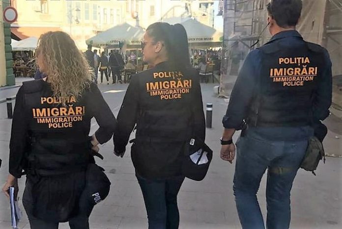 Polițiști de imigrări efectuează controale la