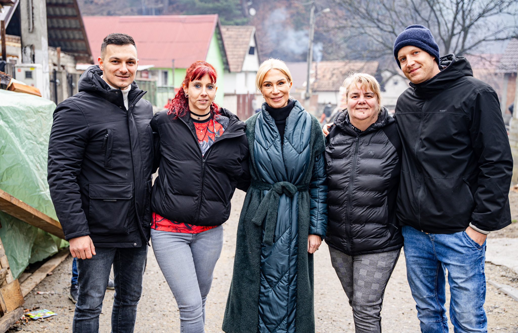Raluca Turcan în discuție cu voluntari locali despre implicarea civică