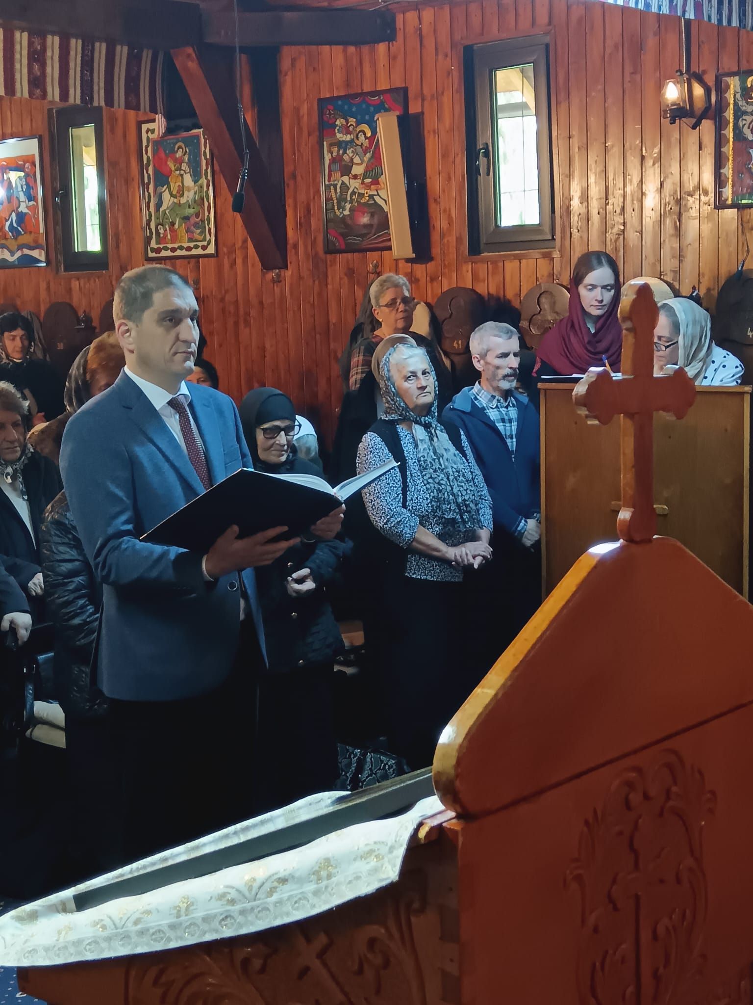 Iconostas și altarul bisericuții din Spitalul de Pneumoftiziologie Sibiu